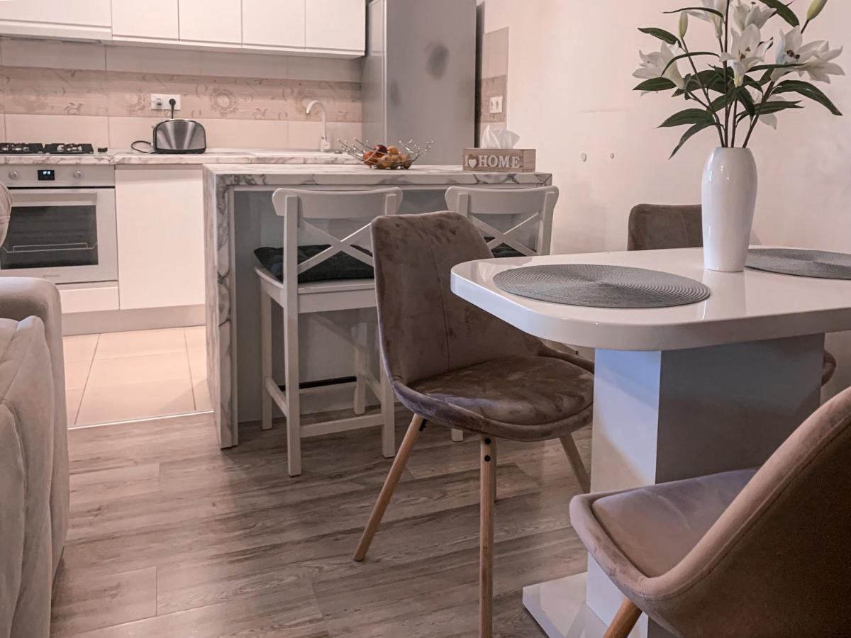 Apartment 2 Rooms Luxury 부쿠레슈티 외부 사진
