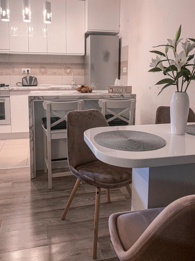 Apartment 2 Rooms Luxury 부쿠레슈티 외부 사진